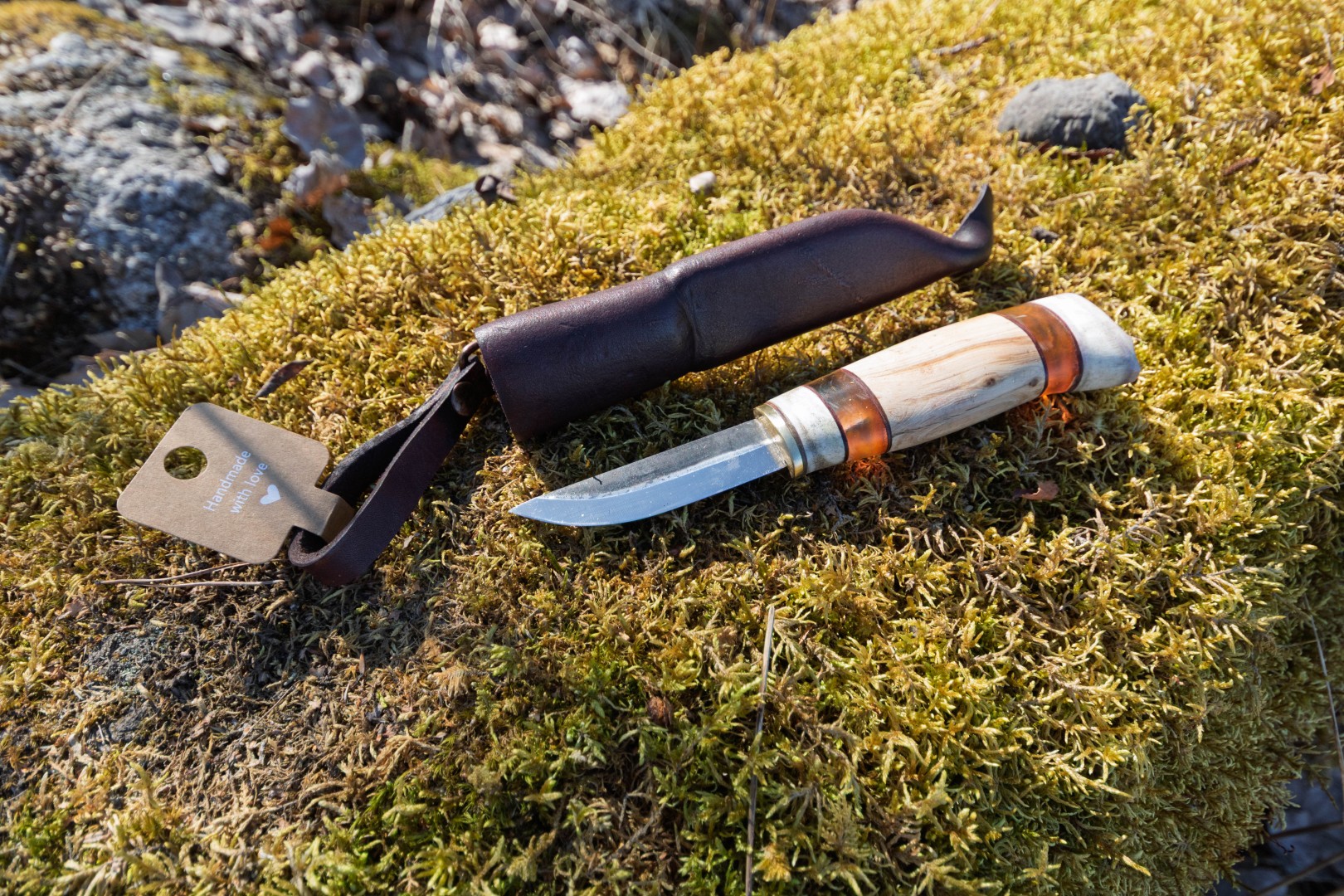 Figurine decorated puukko knife