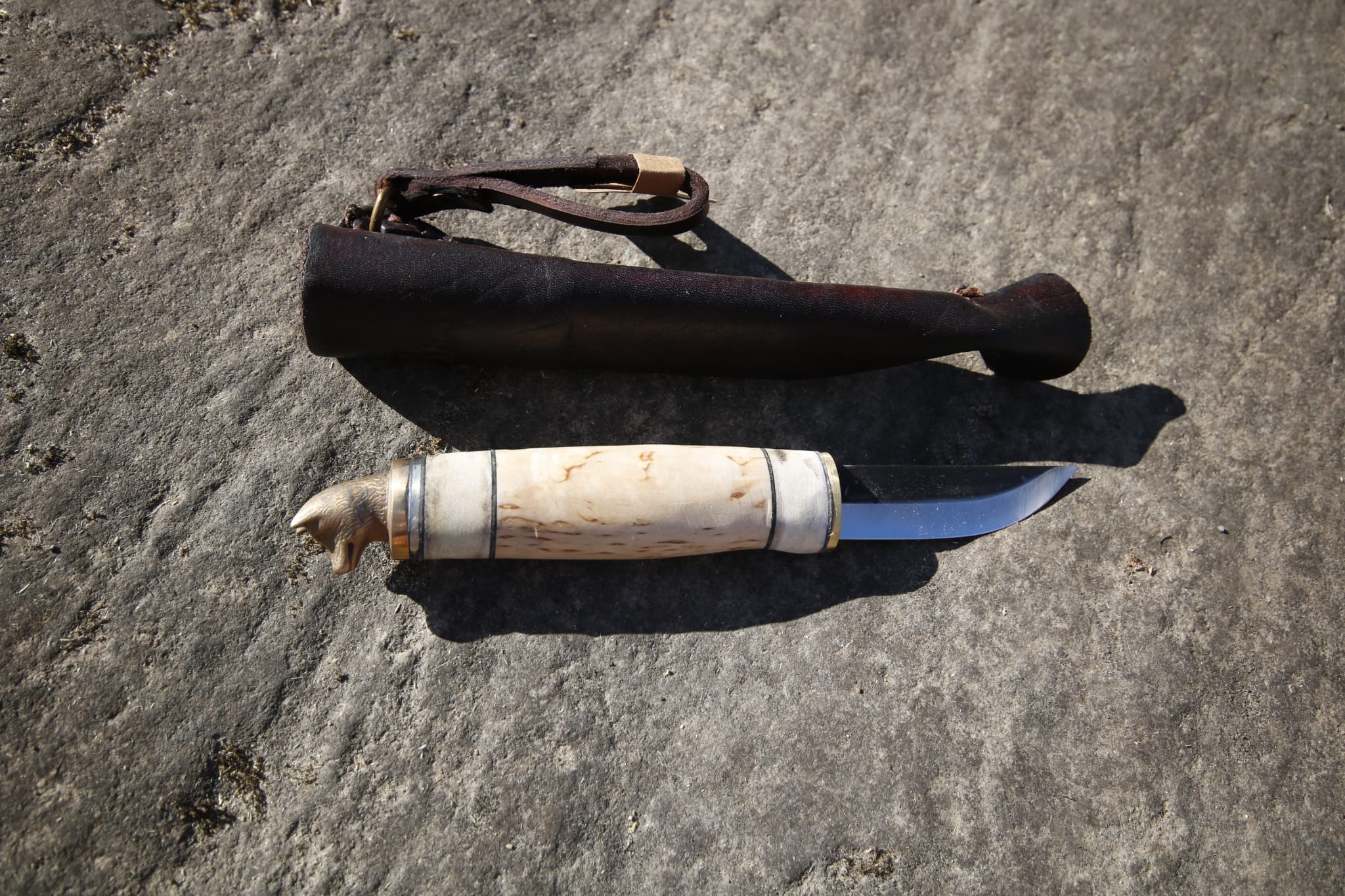 Puukko työn alla